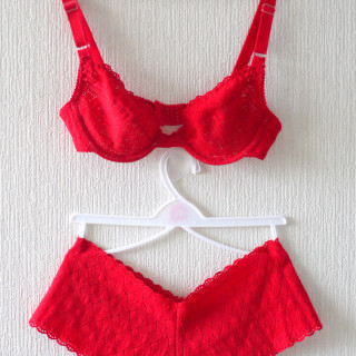 Red lace set